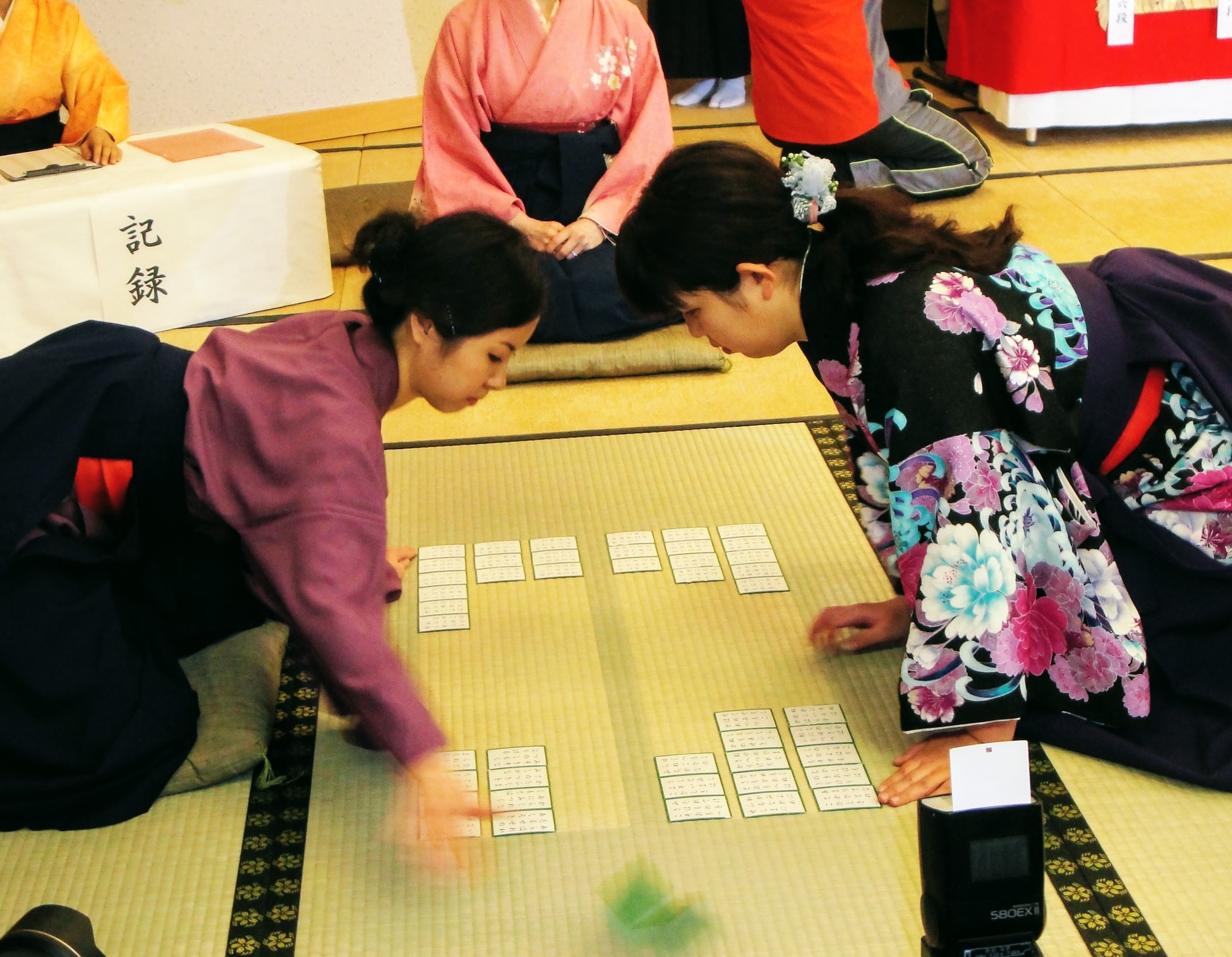 Kyogi Karuta - Trò chơi dân gian Nhạt Bản