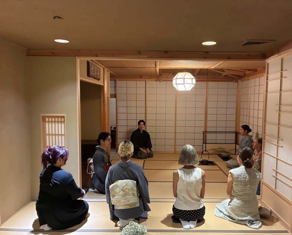 Guests seated in an authentic Japanese tea room at Globus Washitsu during a RESOBOX-hosted tea ceremony featuring Hioki matcha and Chin Jukan teaware
