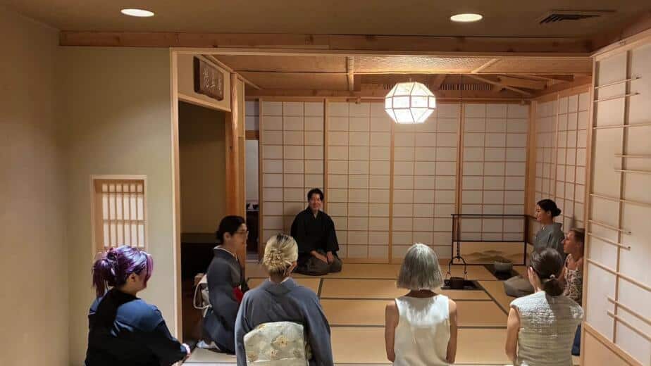 Guests seated in an authentic Japanese tea room at Globus Washitsu during a RESOBOX-hosted tea ceremony featuring Hioki matcha and Chin Jukan teaware