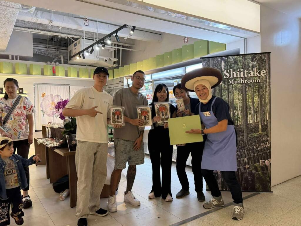 Kazuhide Sugimoto and the RESOBOX team at the Sugimoto Shiitake pop-up at Kyo-Mart in Flushing