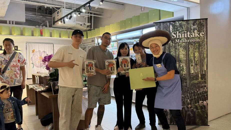 Kazuhide Sugimoto and the RESOBOX team at the Sugimoto Shiitake pop-up at Kyo-Mart in Flushing