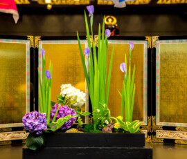 Traditional Japanese flower arrangement lesson at RESOBOX